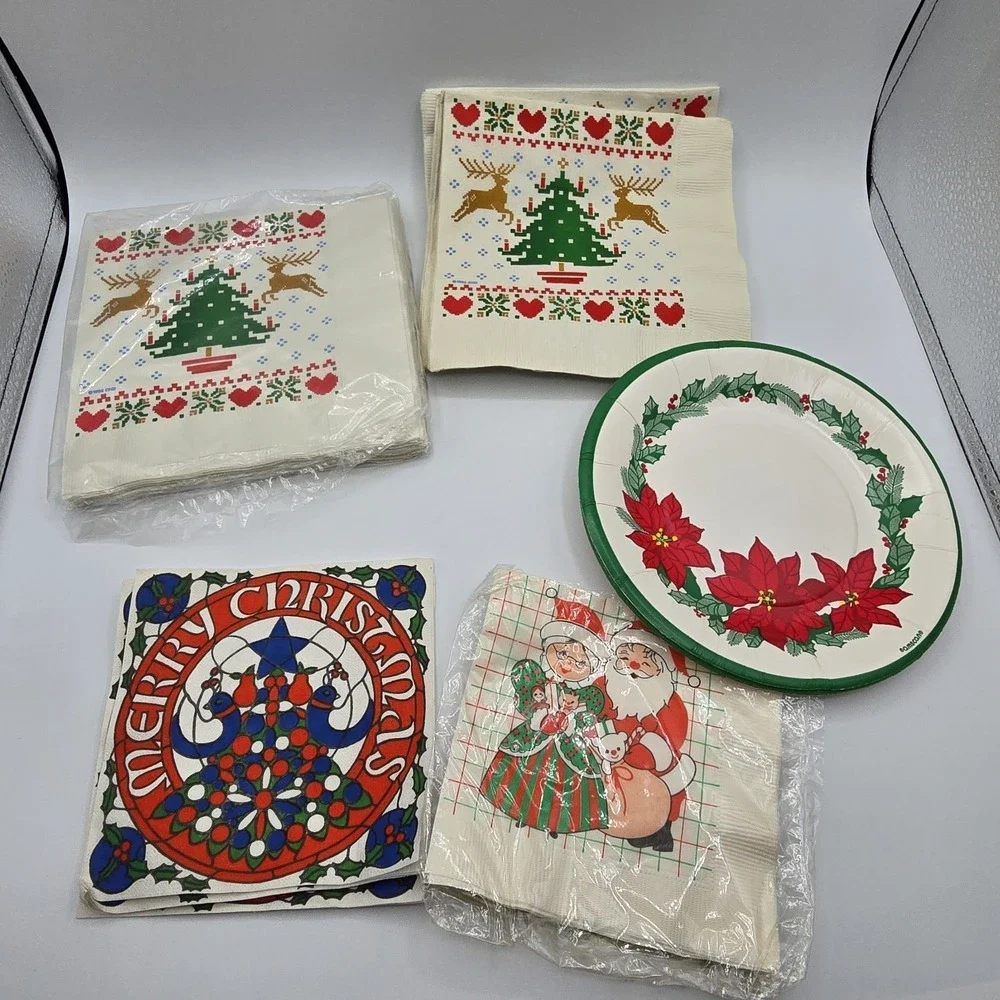Lot of Vintage Christmas Paper Napkins‎ Plates Santa Clause Tree Reindeer